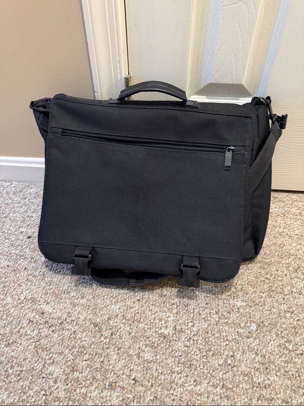 Men's Black Messenger Bag - Sleek Everyday Carry